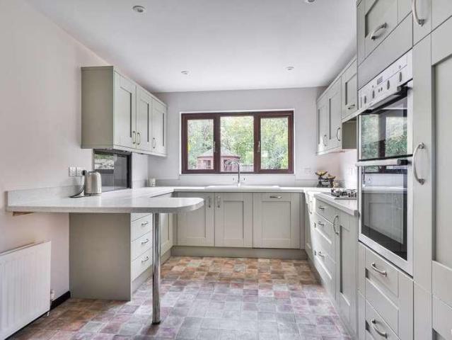 4 bed house for sale
