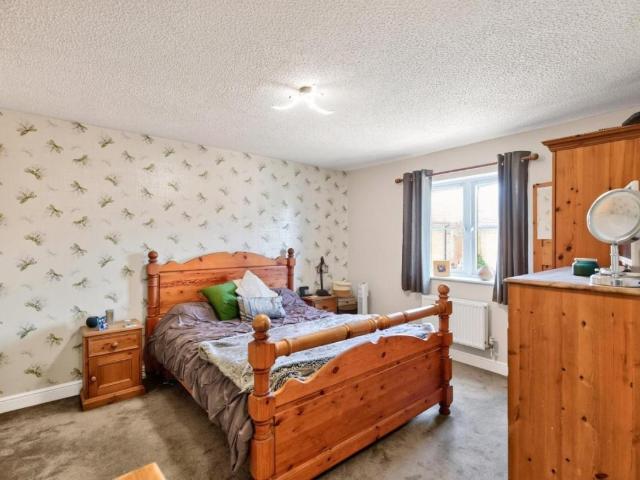 4 bed house for sale