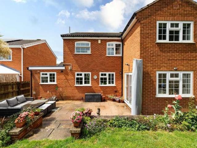 4 bed house for sale