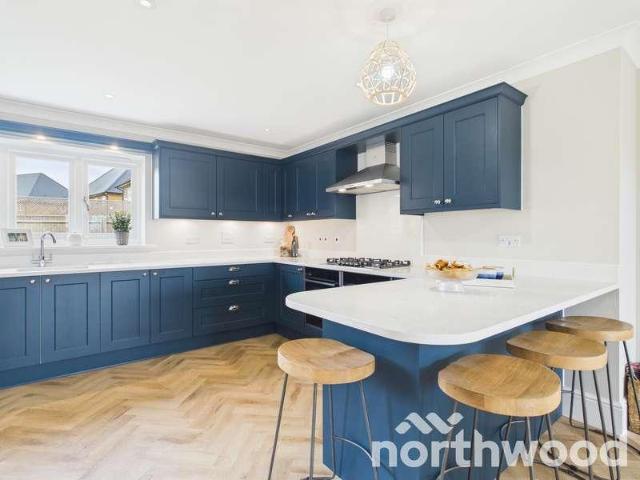 4 bed house for sale