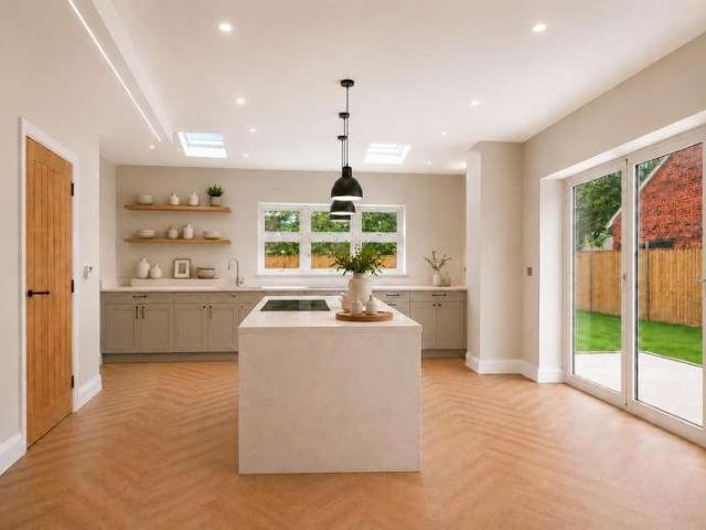 4 bed house for sale