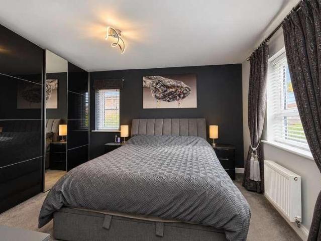 4 bed house for sale