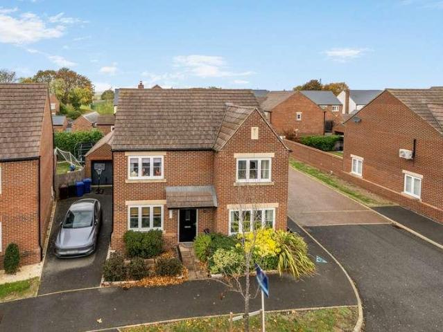 4 bed house for sale