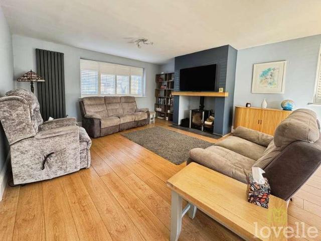 4 bed house for sale