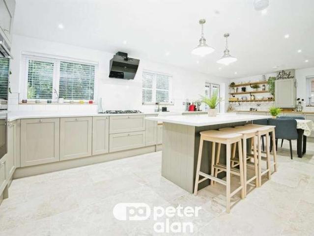 4 bed house for sale