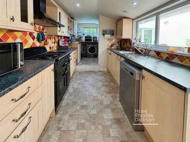4 bed house for sale