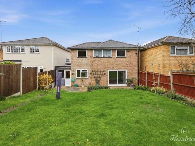 4 bed house for sale