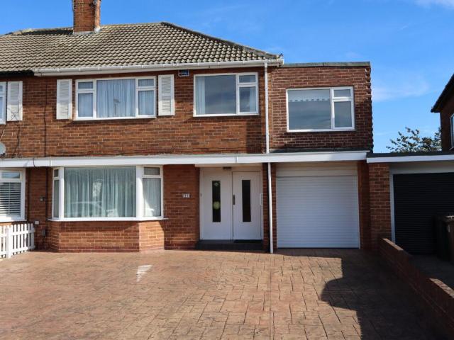4 bed house for sale