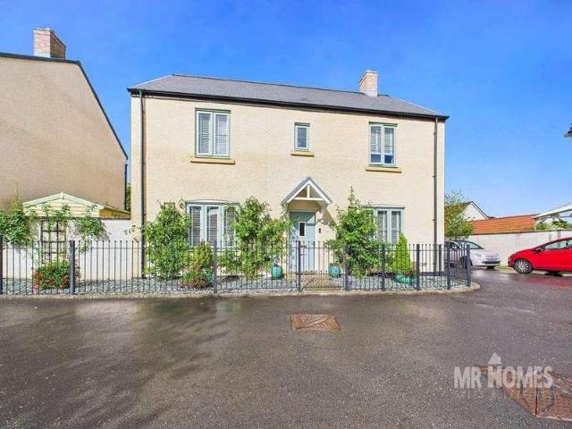 4 bed house for sale