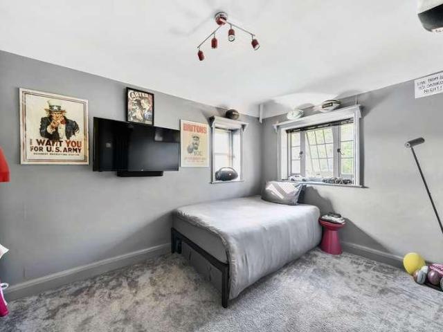4 bed house for sale