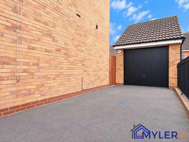 4 bed house for sale