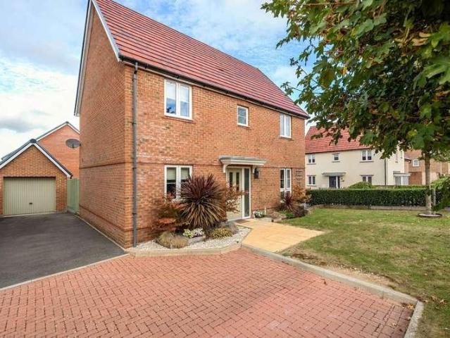 4 bed house for sale
