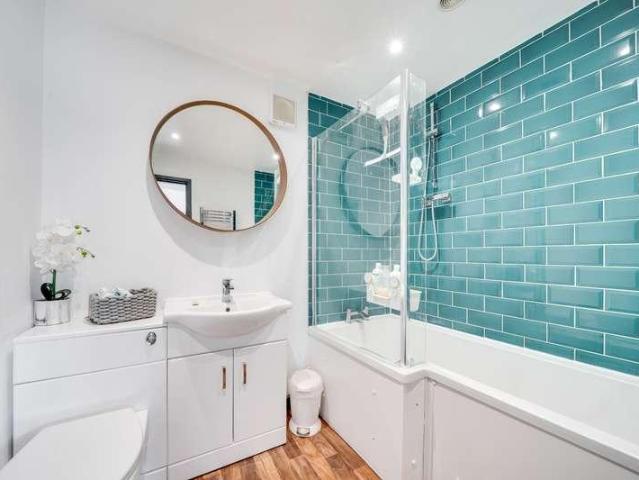 5 bed house for sale