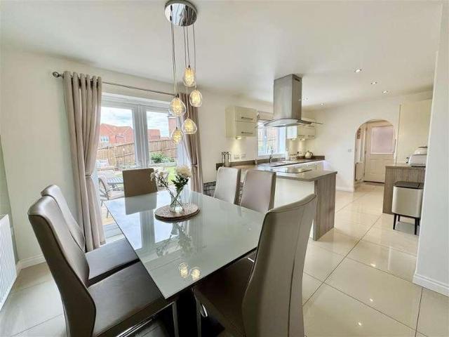 4 bed house for sale