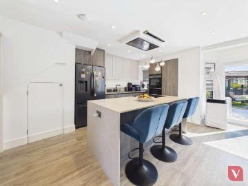 4 bed house for sale