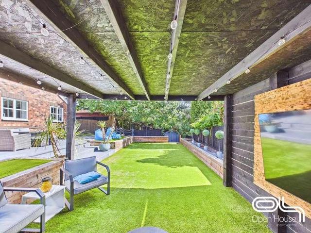 4 bed house for sale
