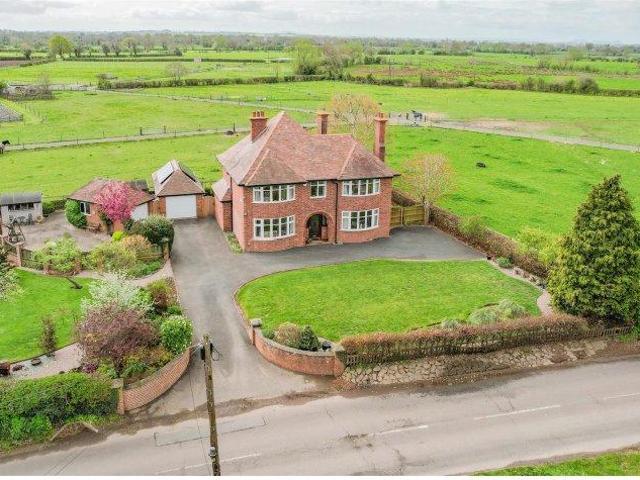4 bed house for sale