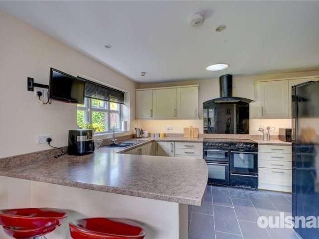 4 bed house for sale