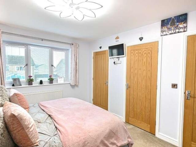 4 bed house for sale