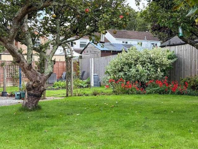 4 bed house for sale