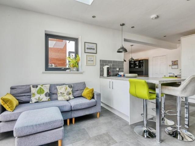 4 bed house for sale