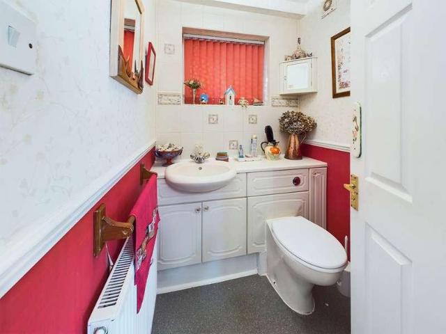 4 bed house for sale