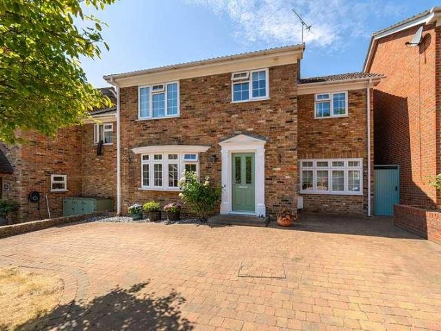4 bed house for sale