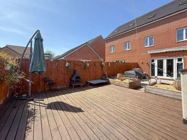 4 bed house for sale