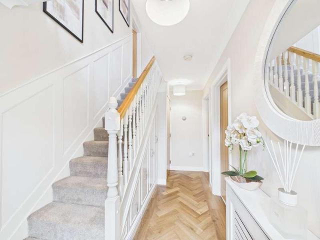 4 bed house for sale