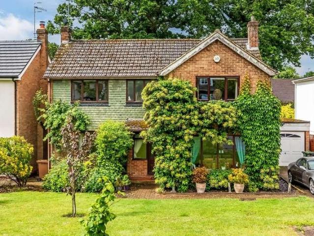 4 bed house for sale