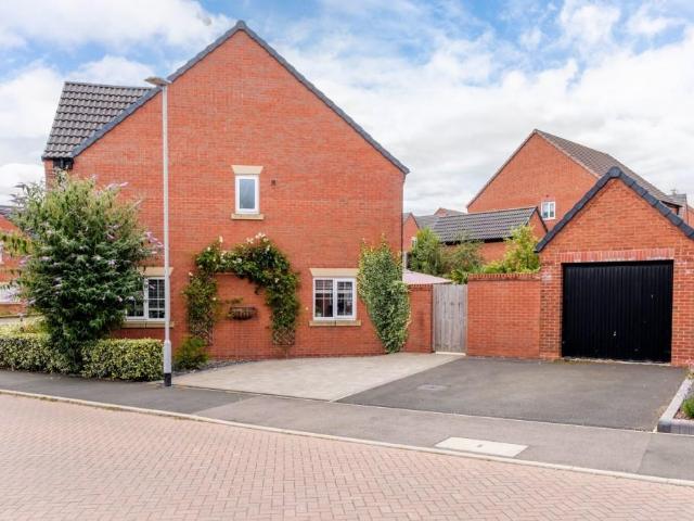 4 bed house for sale
