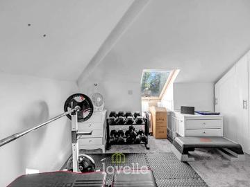 4 bed house for sale