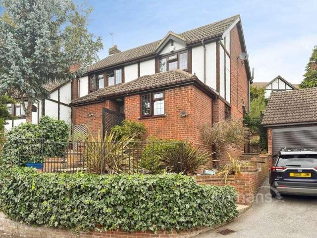 4 bed house for sale