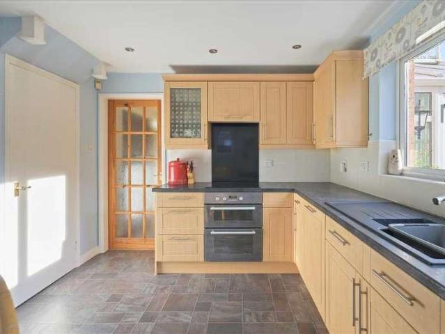 4 bed house for sale