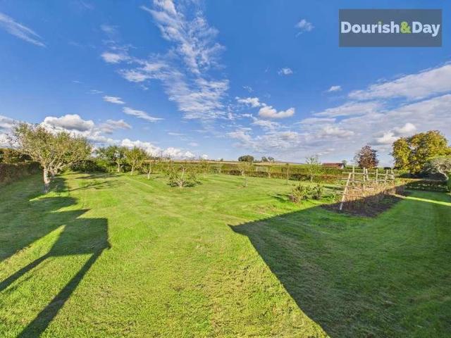 4 bed house for sale