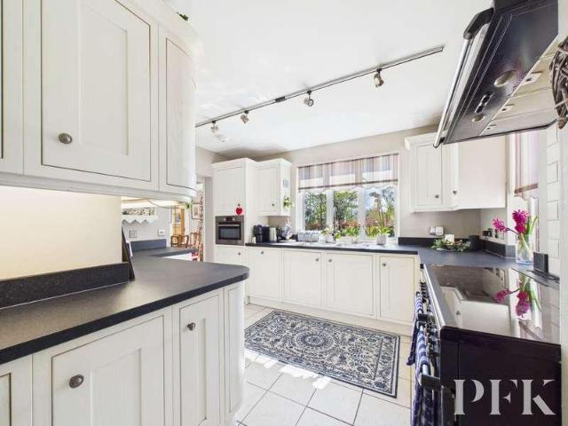 4 bed house for sale