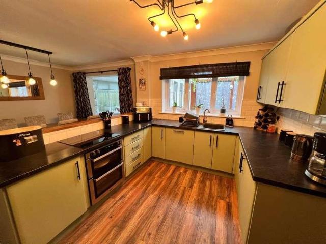 4 bed house for sale