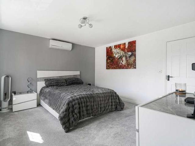 4 bed house for sale