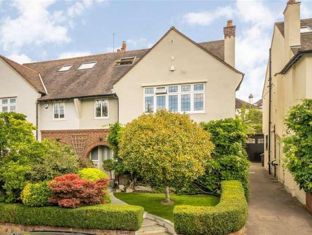 4 bed house for sale
