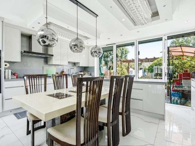 4 bed house for sale