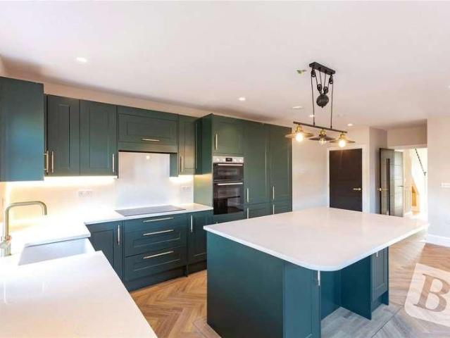 4 bed house for sale