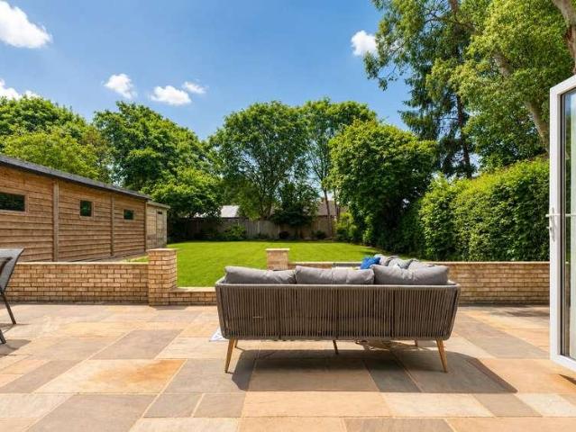 4 bed house for sale
