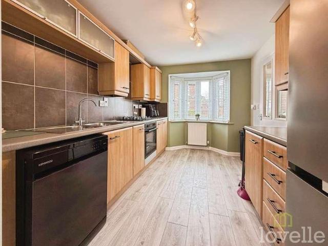 4 bed house for sale