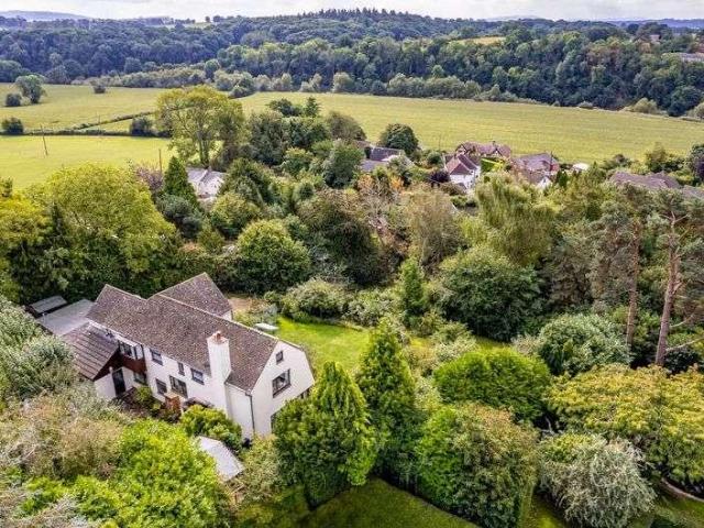 4 bed house for sale