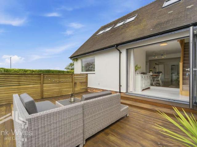 4 bed house for sale