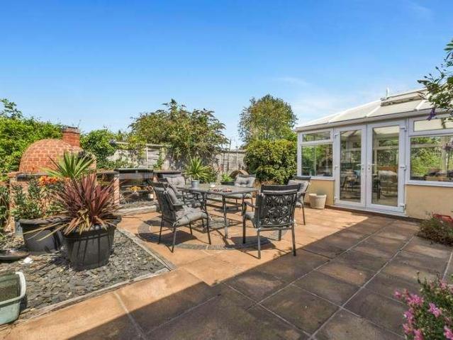 4 bed house for sale
