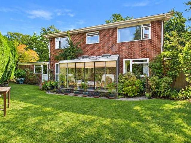 4 bed house for sale