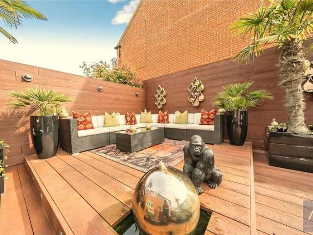 4 bed house for sale