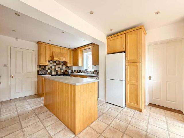 4 bed house for sale