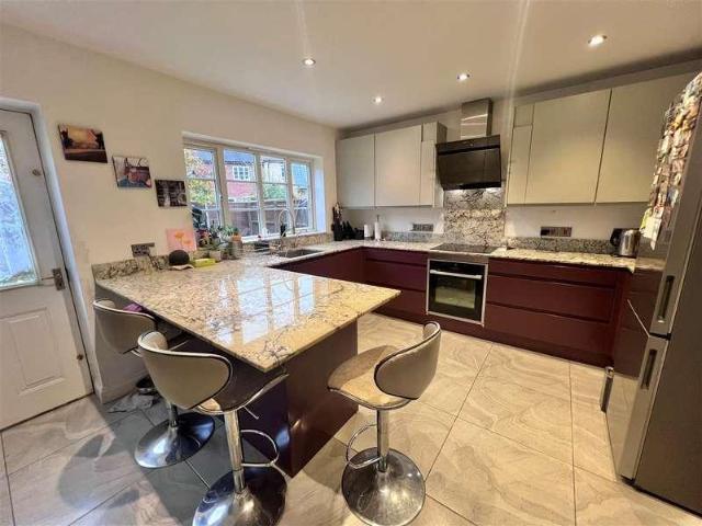 4 bed house for sale